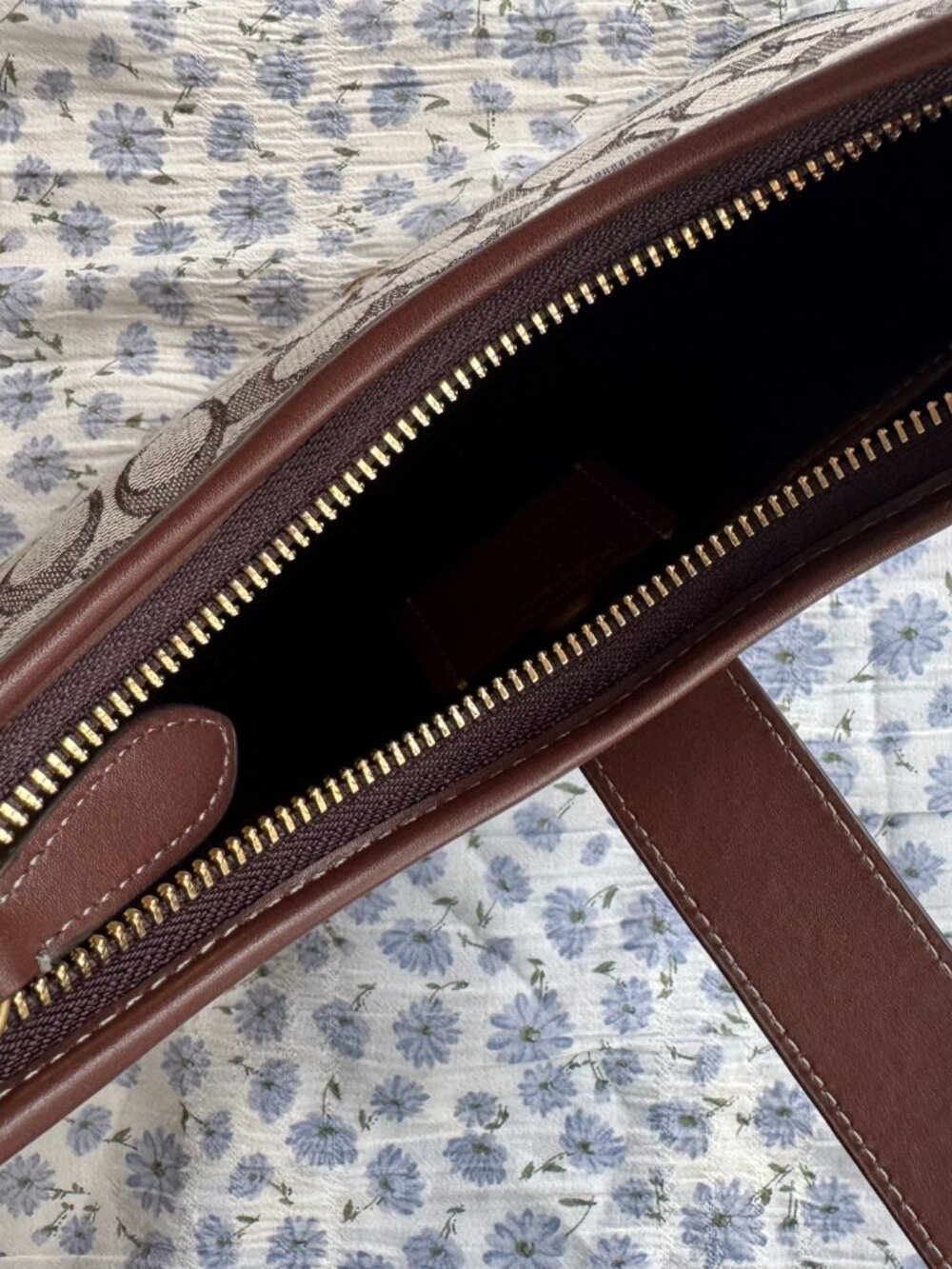 Coach Hamptons Signature Hobo Shoulder Bag - Picture 10 of 10